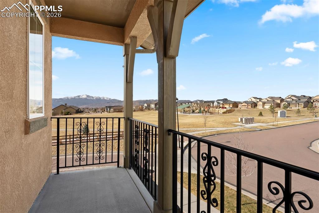 Image 11 of 50: Balcony