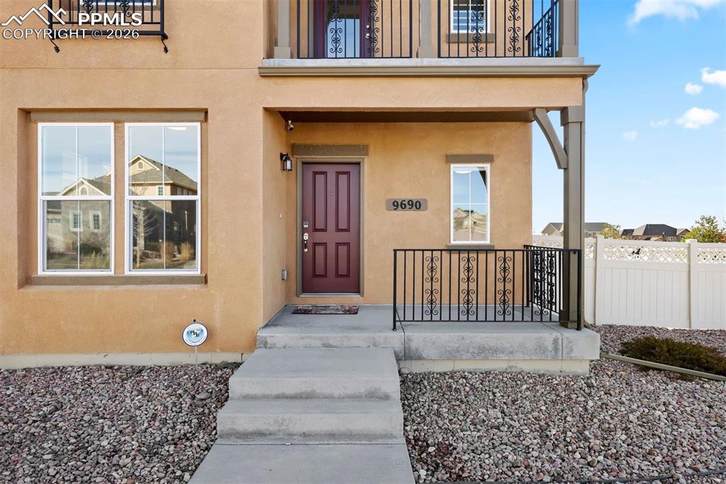 Image 13 of 50: Entry