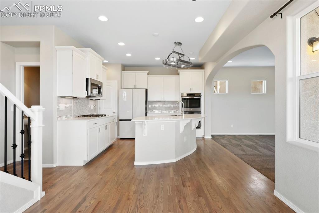 Image 16 of 50: Kitchen