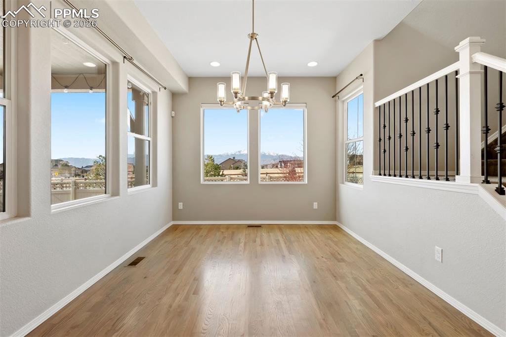 Image 20 of 50: Dining Area