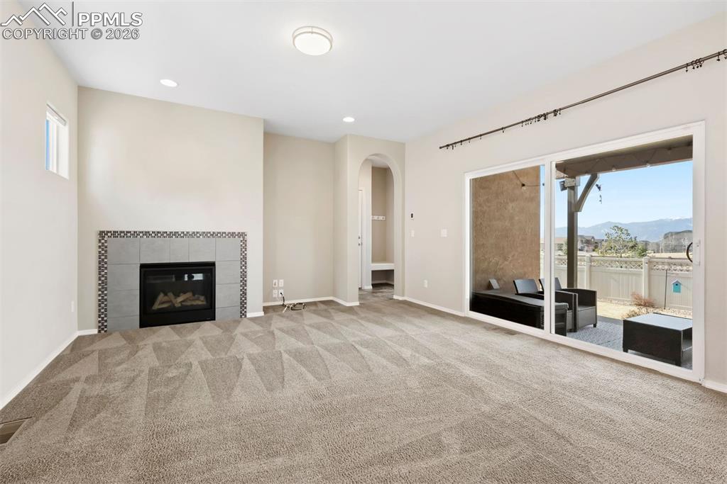 Image 23 of 50: Living Room