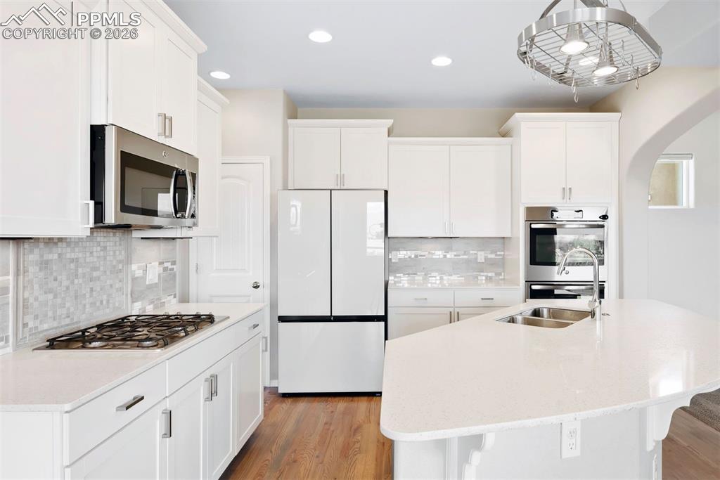 Image 3 of 50: Kitchen