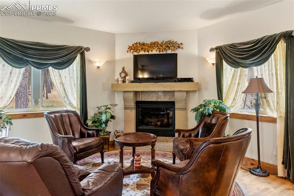 Image 13 of 41: Living Room