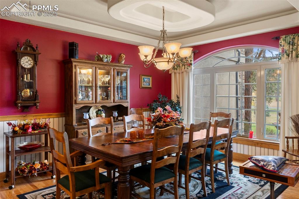 Image 14 of 41: Dining Area