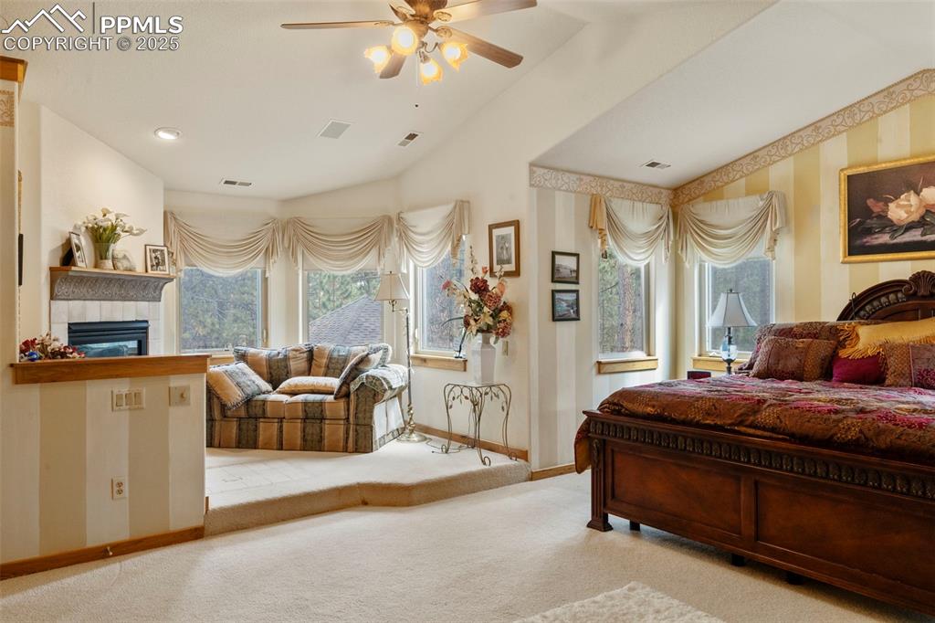 Image 16 of 41: Bedroom