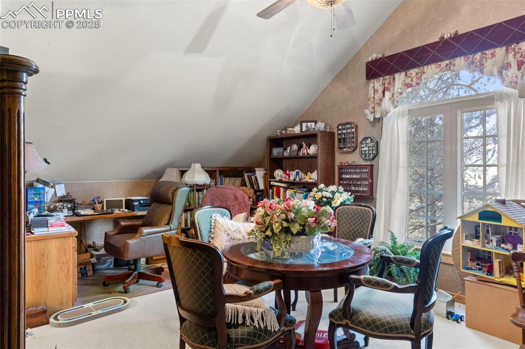 Image 22 of 41: Dining Area