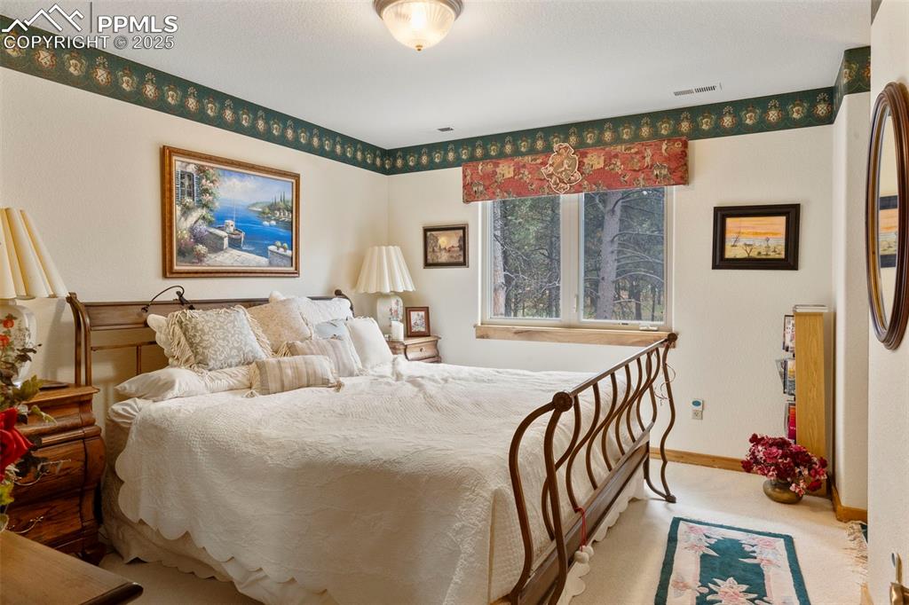 Image 26 of 41: Bedroom