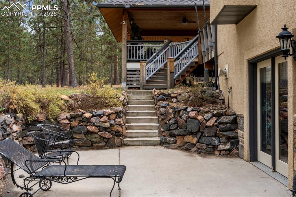 Image 30 of 41: Patio