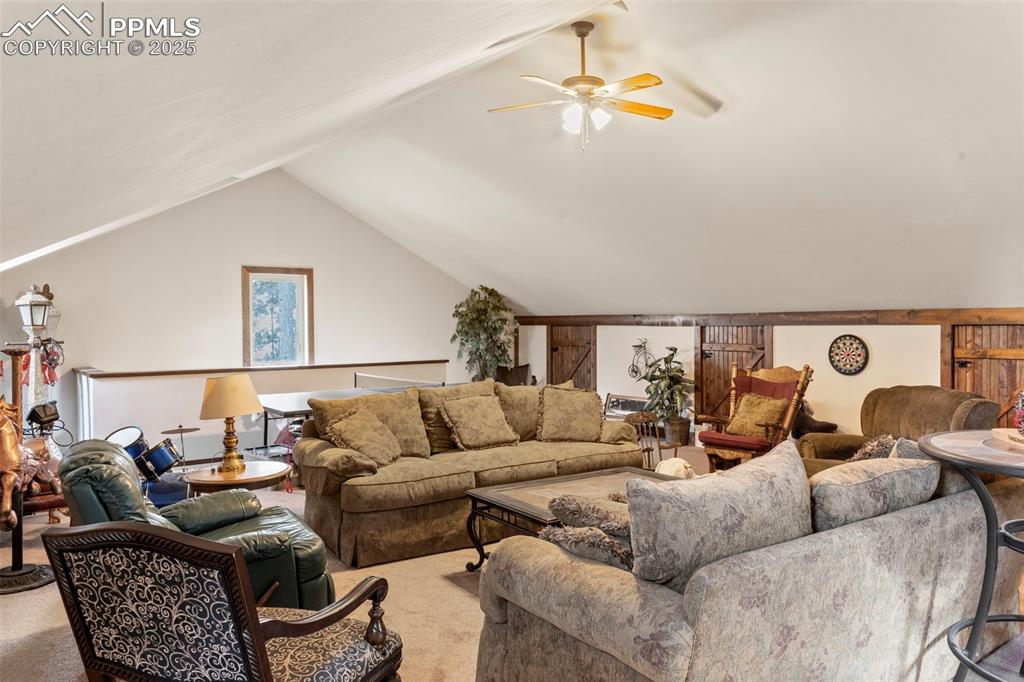 Image 38 of 41: Living Room