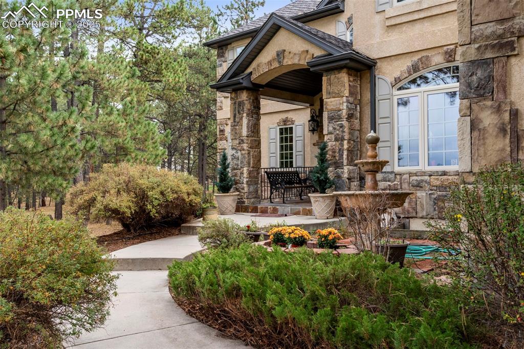 Image 4 of 41: Entry