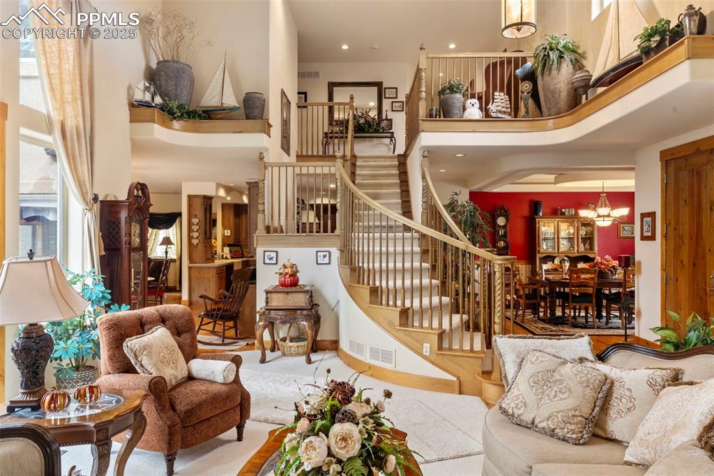 Image 9 of 41: Entry