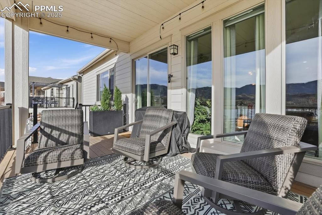 Image 27 of 31: Deck