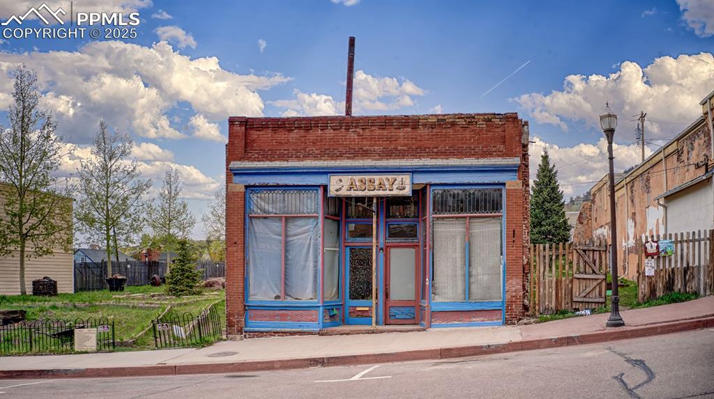 Image 2 of 17: Located just off the main thoroughfare