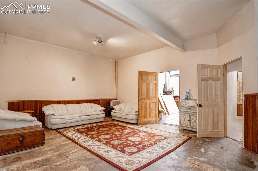 Image 7 of 17: Living room