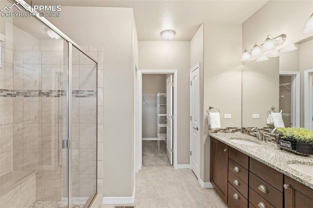 Image 20 of 43: Extended shower