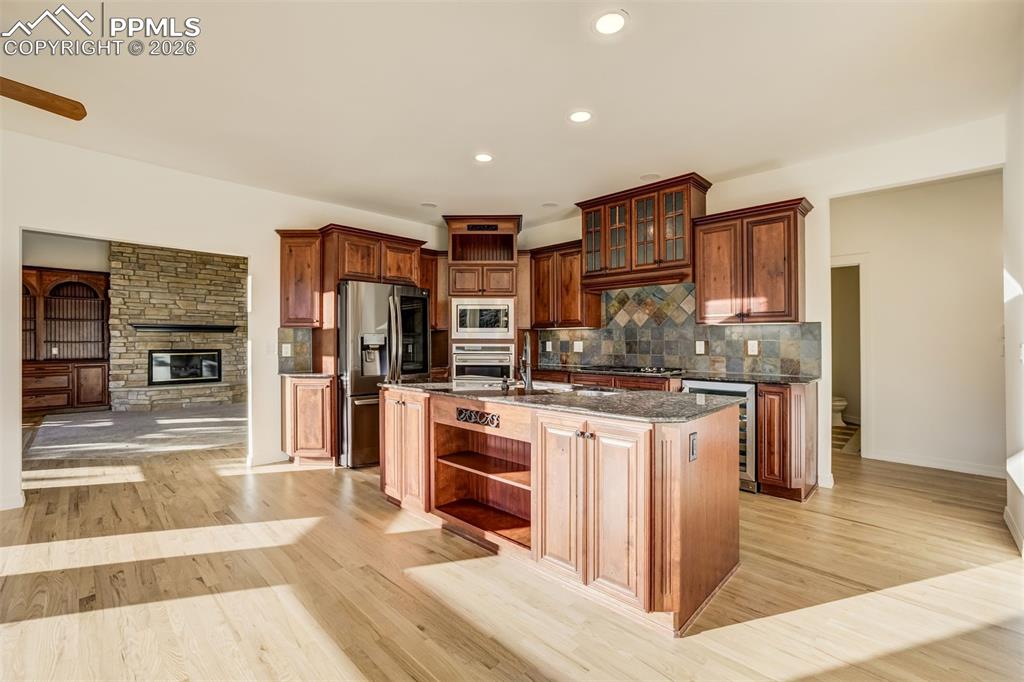 Image 11 of 50: Kitchen