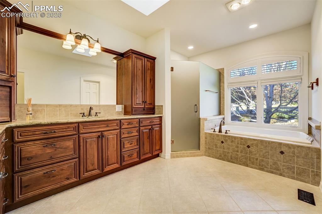 Image 17 of 50: Virtually Staged