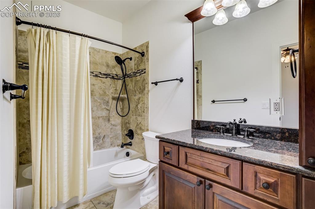 Image 22 of 50: Bedroom