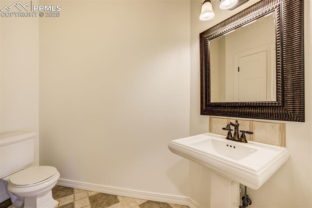 Image 24 of 50: Laundry