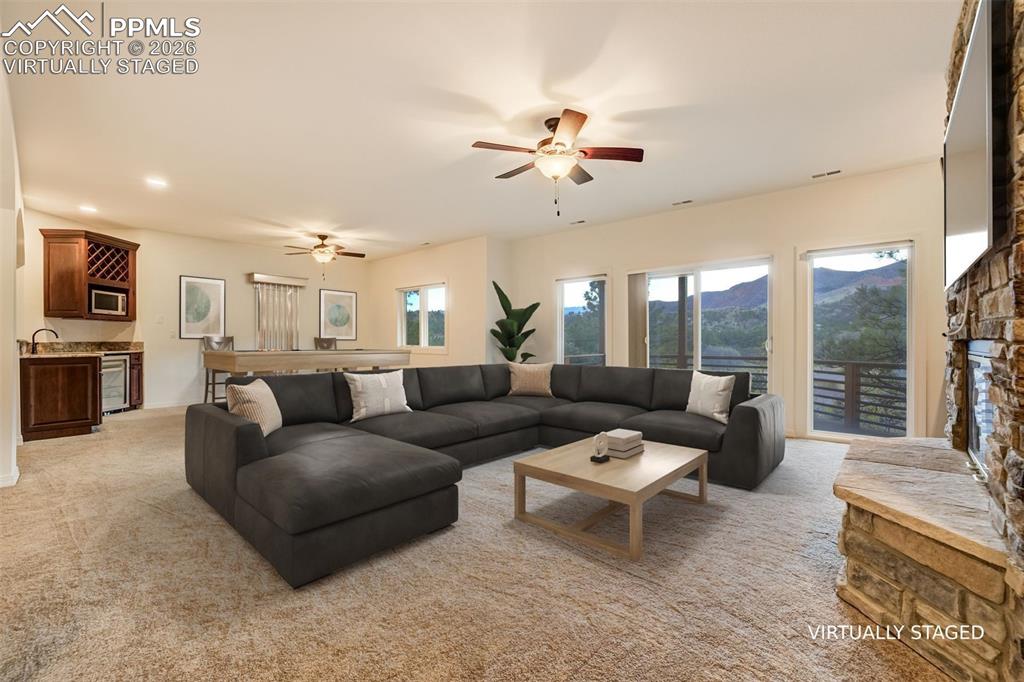 Image 28 of 50: Entry