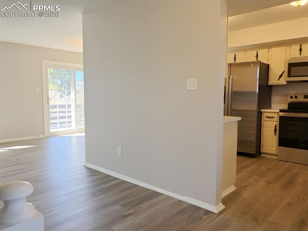 Image 11 of 31: Kitchen