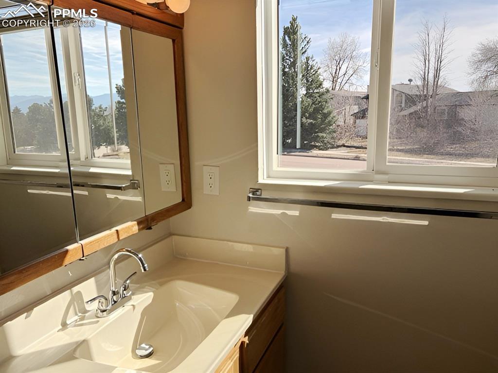 Image 12 of 31: Bathroom