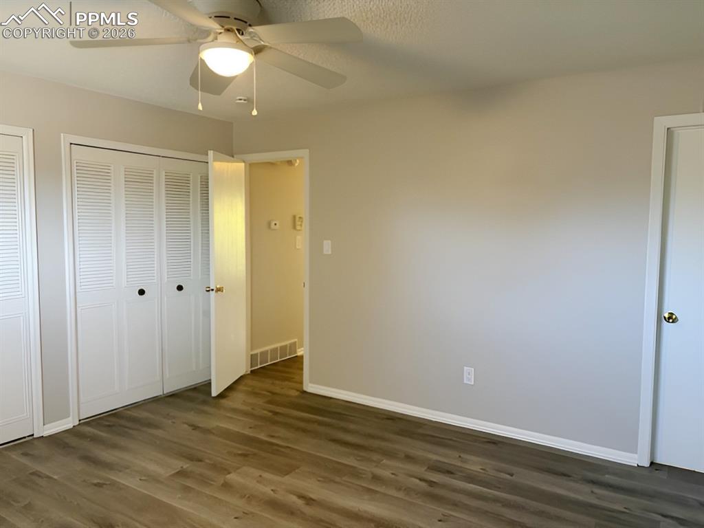 Image 27 of 31: Bedroom