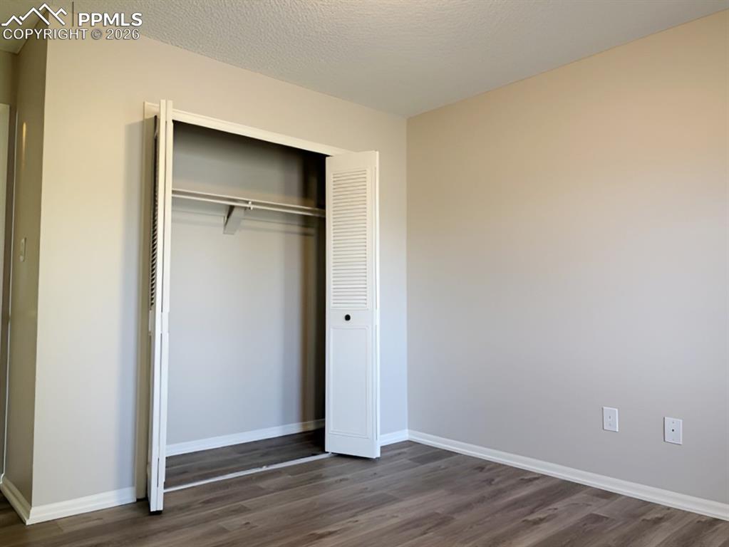 Image 28 of 31: Bedroom