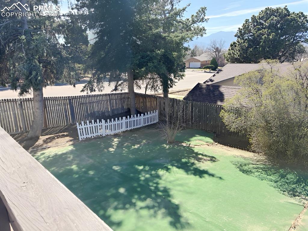 Image 31 of 31: Yard