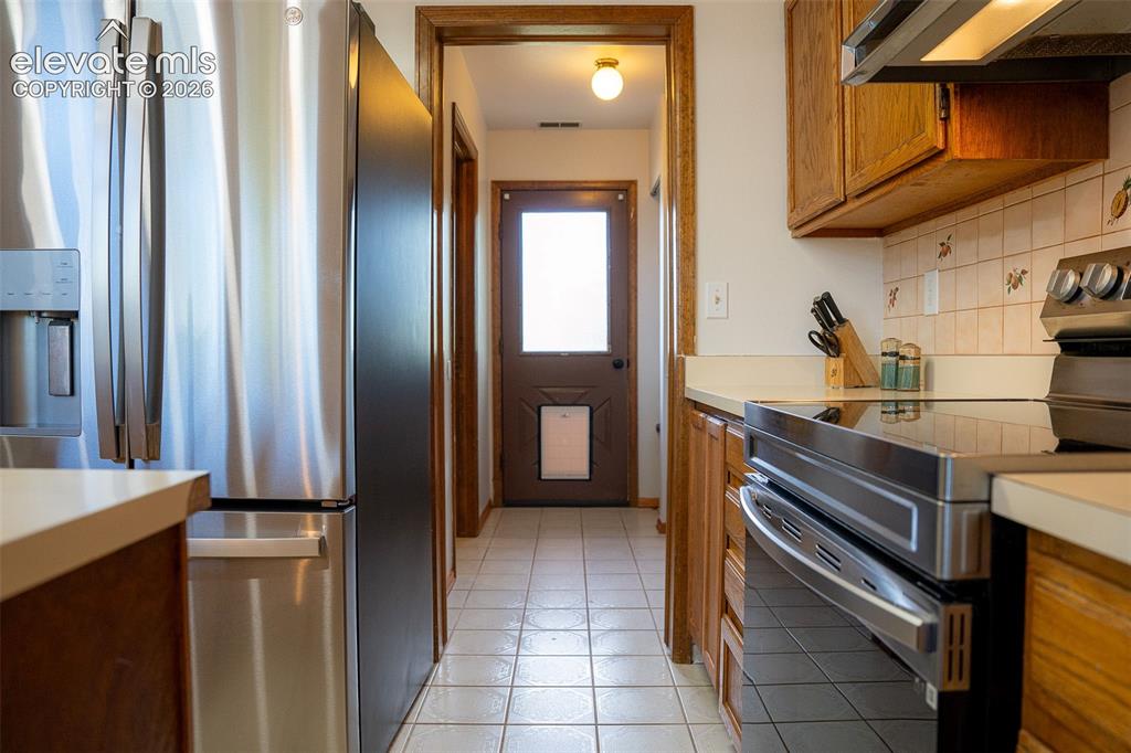 Image 11 of 38: Kitchen