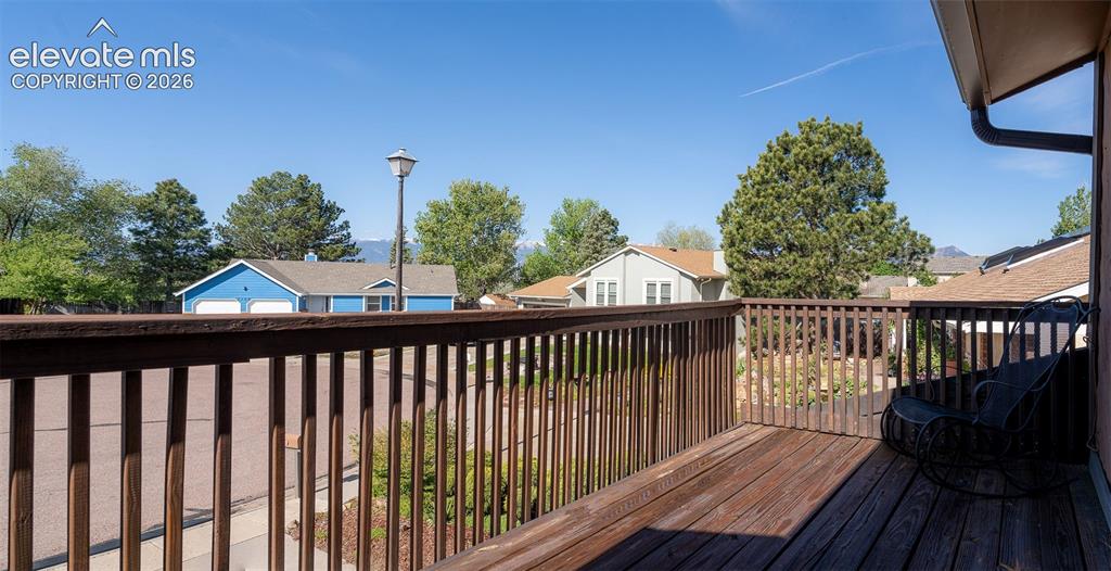 Image 17 of 38: Upper deck