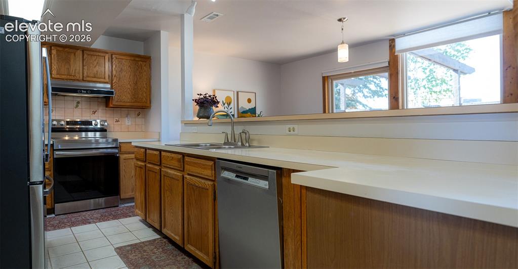 Image 9 of 38: Kitchen
