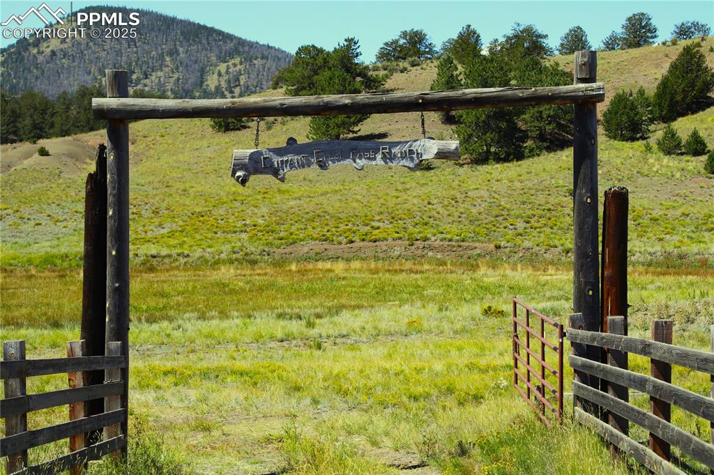 Caption: View of yard with a view of rural / pastoral area and a mountain view