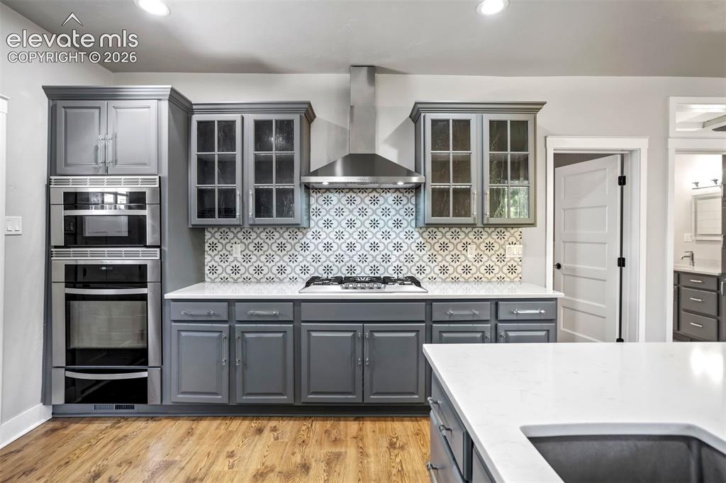 Image 15 of 50: Kitchen