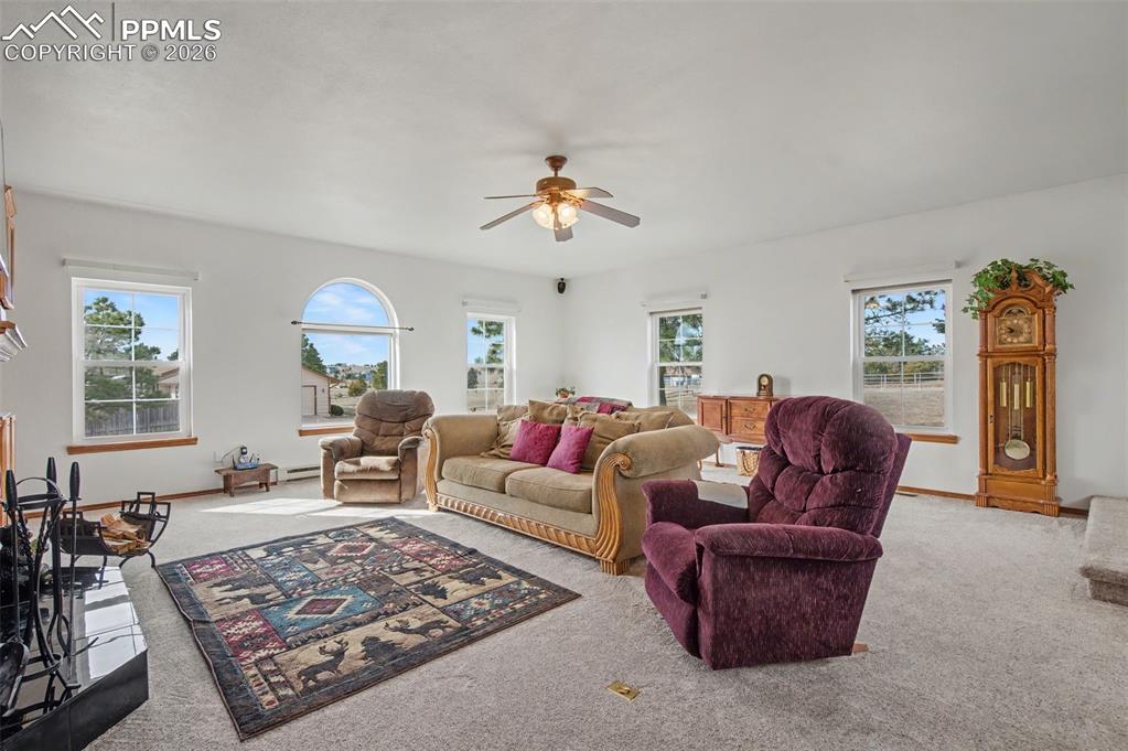 Image 15 of 50: Family Room