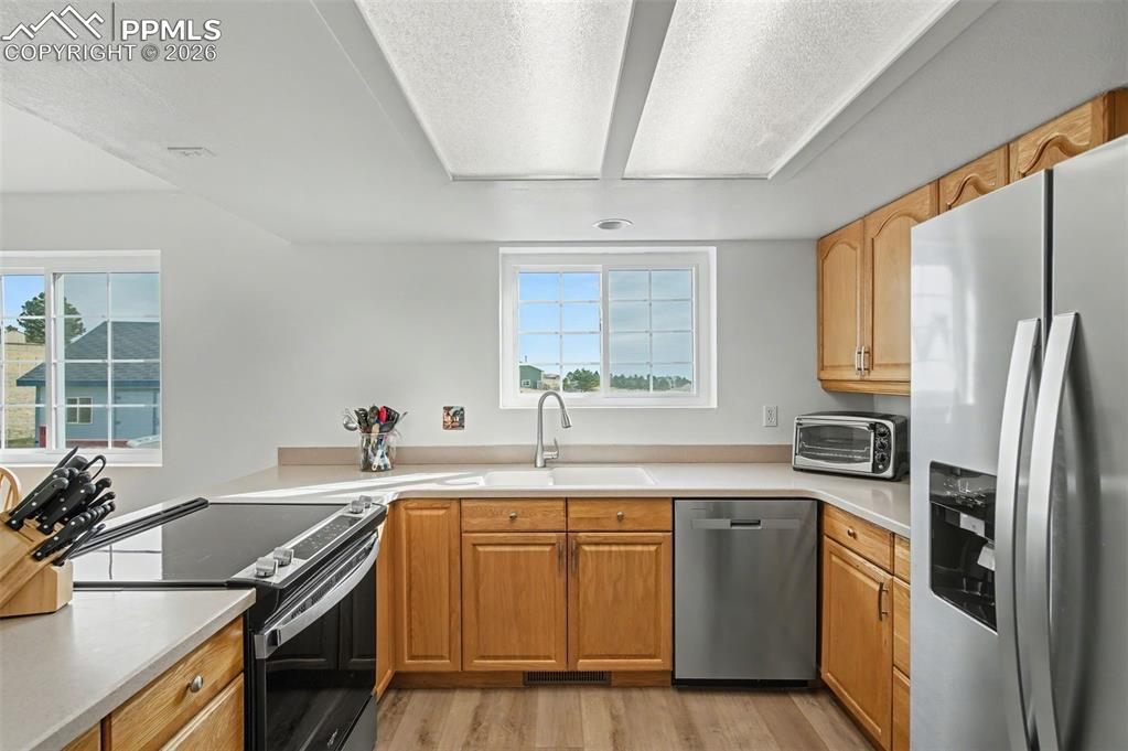 Image 17 of 50: Kitchen