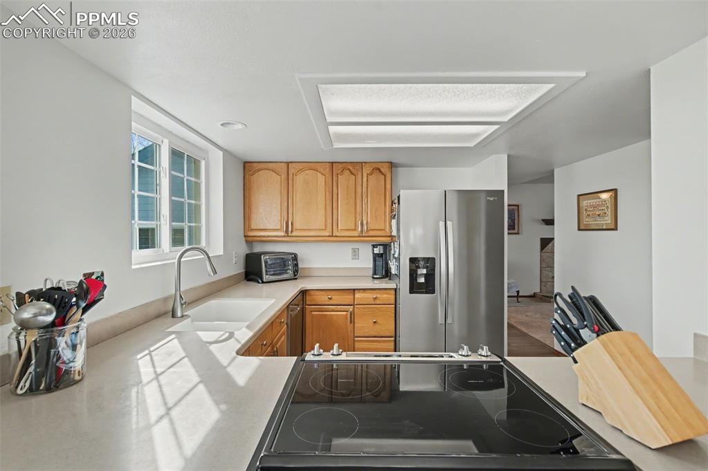 Image 19 of 50: Kitchen