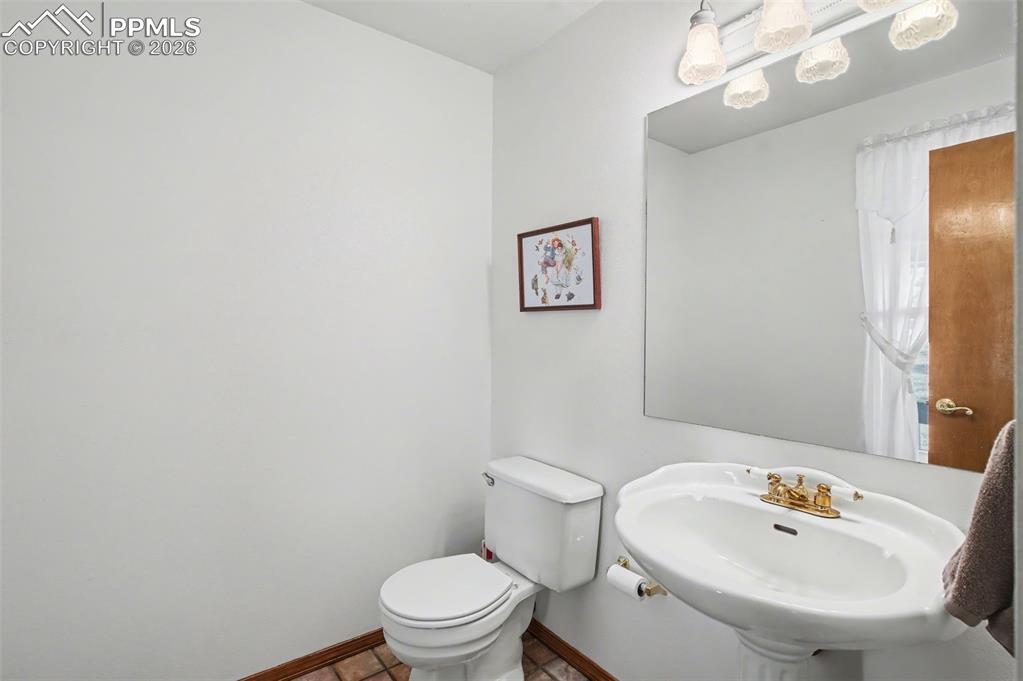 Image 23 of 50: Bathroom