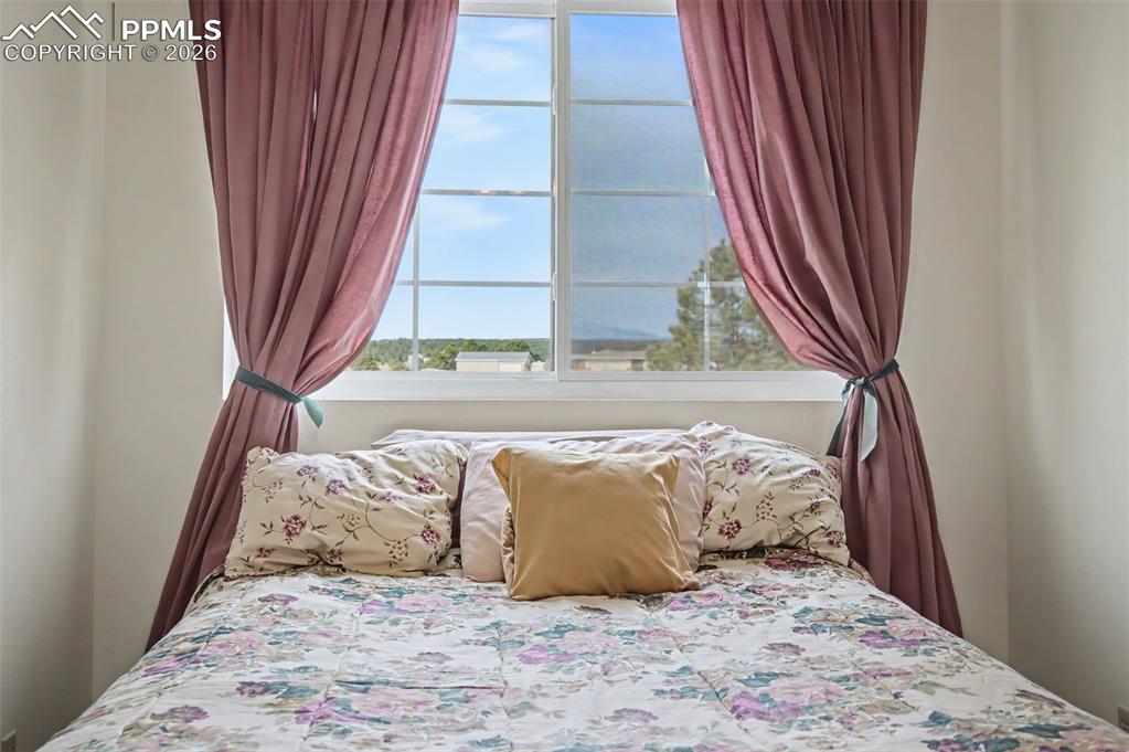 Image 29 of 50: Bedroom