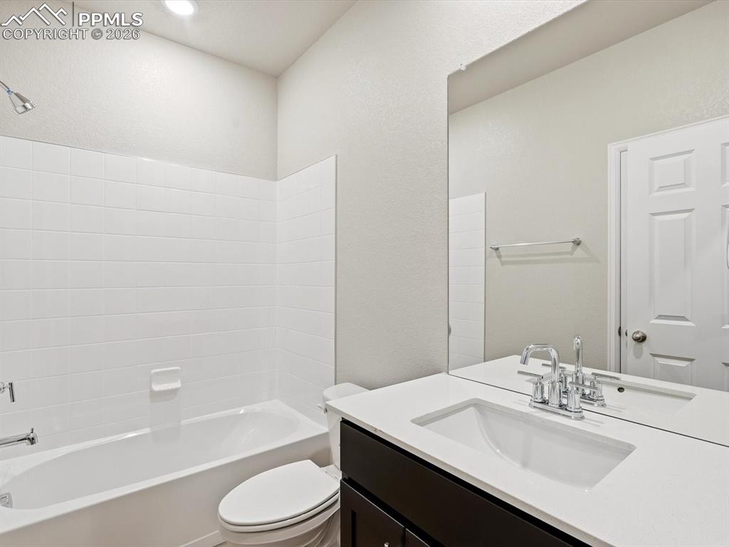 Image 11 of 22: Bathroom