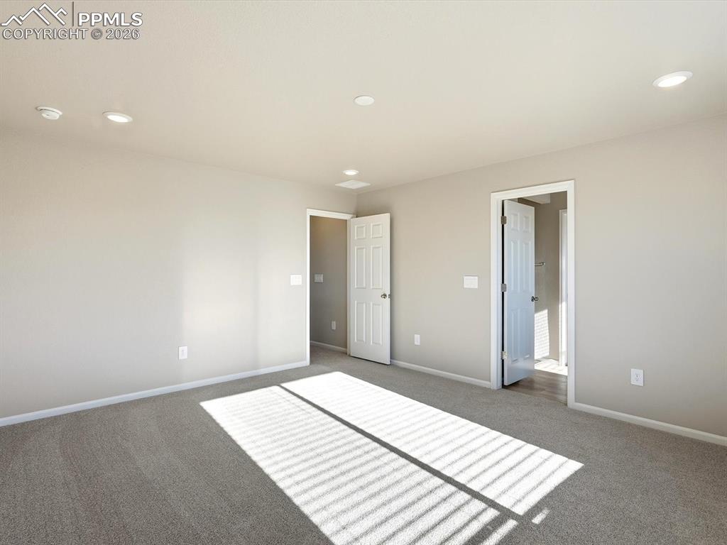 Image 18 of 29: Bedroom