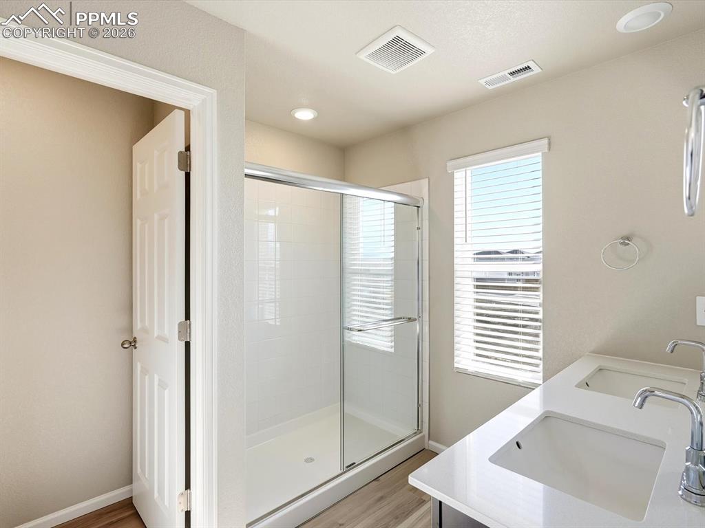 Image 19 of 29: Bathroom