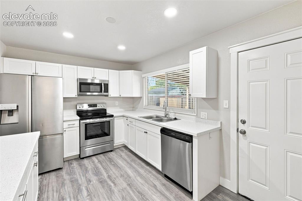 Image 4 of 35: Kitchen