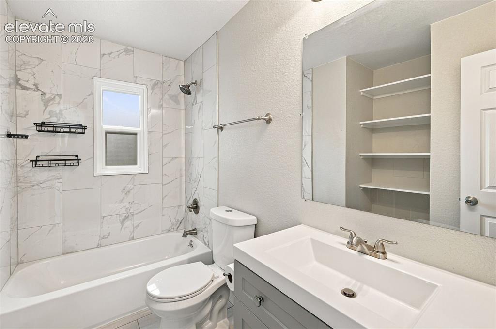 Image 5 of 35: Bathroom