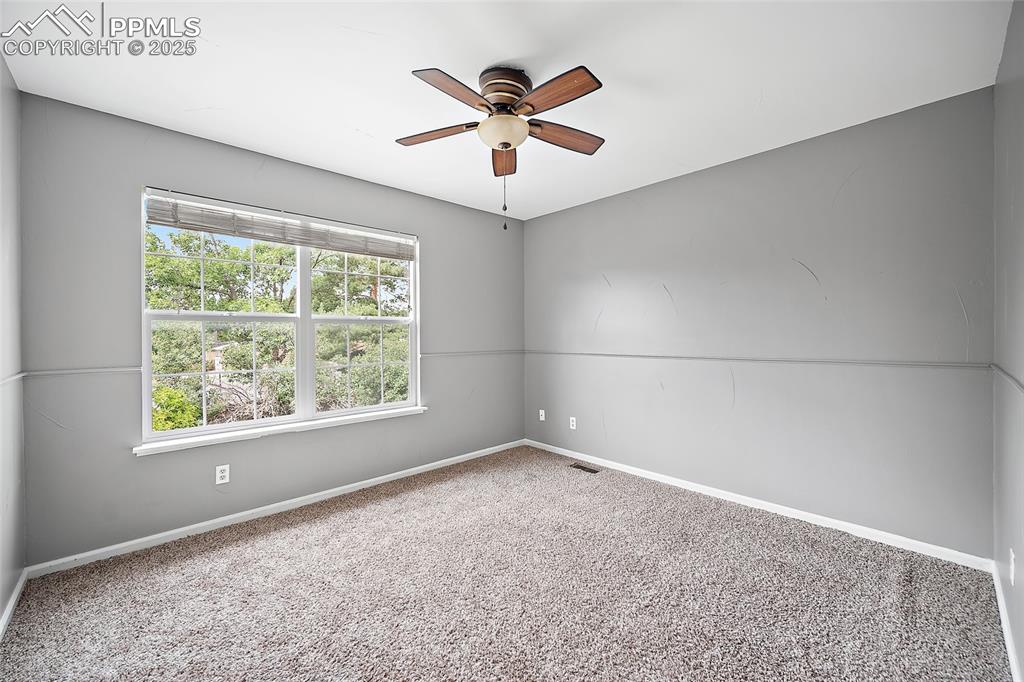 Image 35 of 50: third bedroom