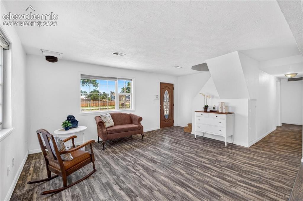 Image 11 of 33: Sitting Room