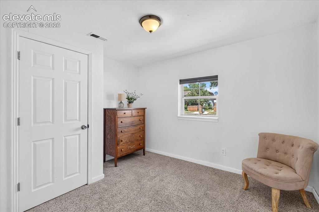 Image 15 of 33: Sitting Room