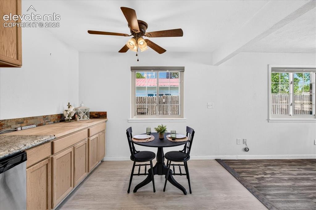 Image 8 of 33: Dining Area