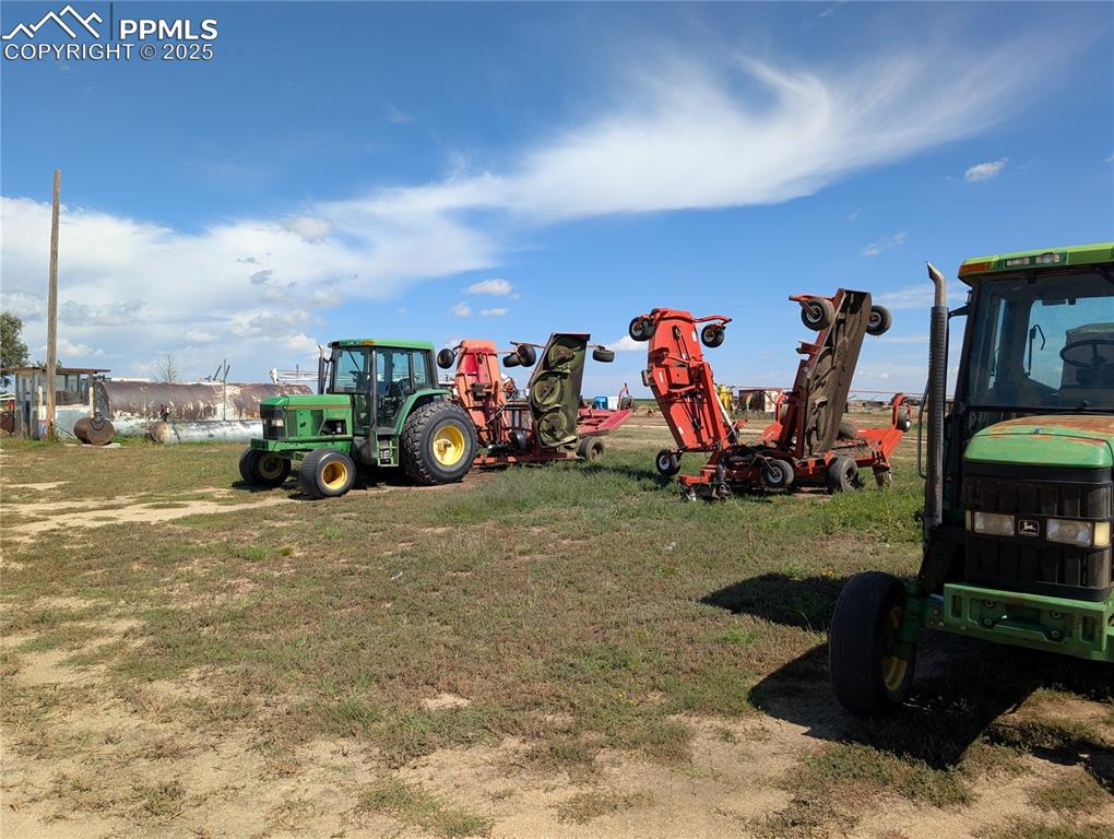 Image 28 of 29: Yard