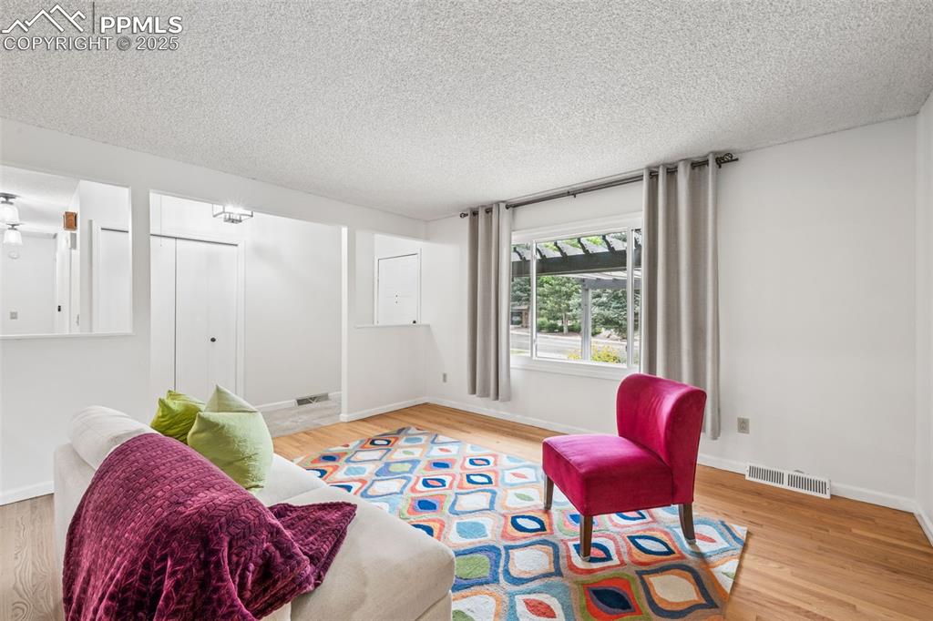 Image 15 of 42: Sitting Room